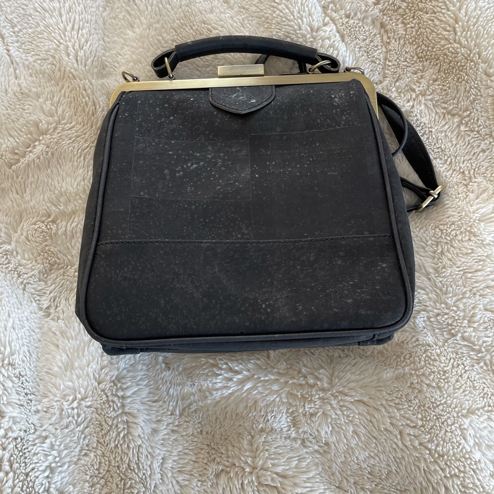 Bebebark convertible vegan purse. New used once.